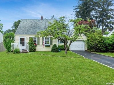 7 Quayle Court, Huntington Station, NY, 11746