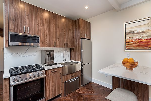 1st image of 921 Washington Ave #771