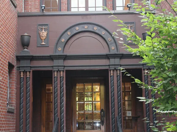 Estelle Court Apartments (McM10)