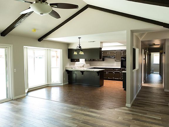 5th image of 651 E Ann Dr