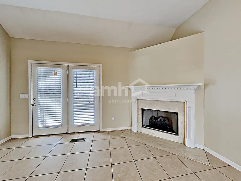 201 Fox Hunt Ln — Photo 5
