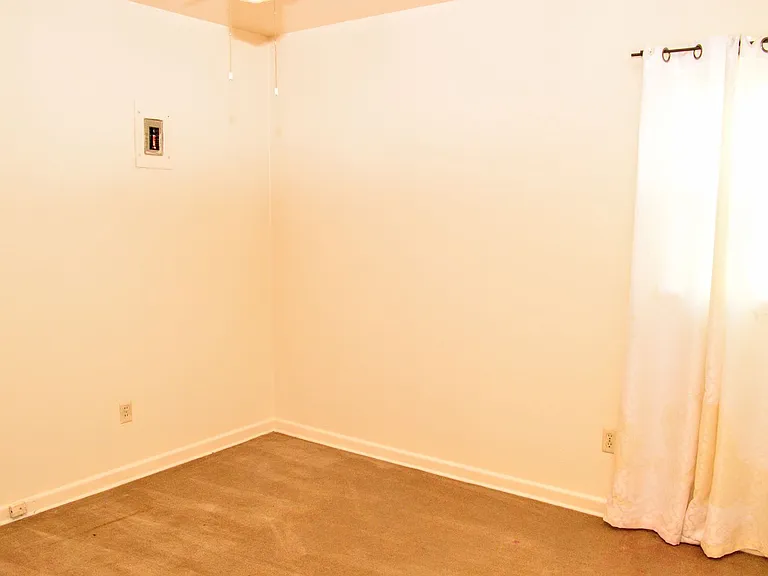 2807 Vanda Ave — Photo 9