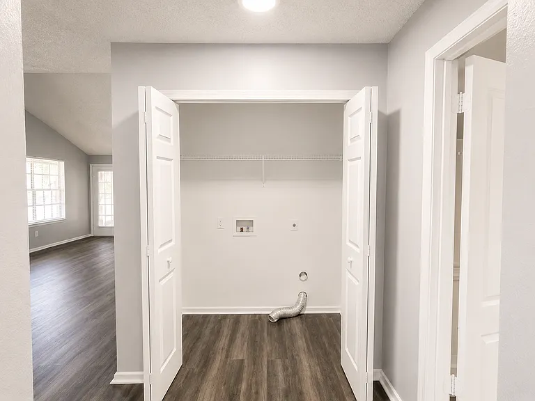 234 Afton Sq — Photo 17