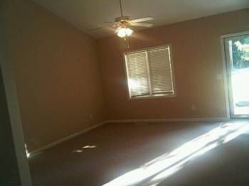 2nd image of 2217 Agnes St