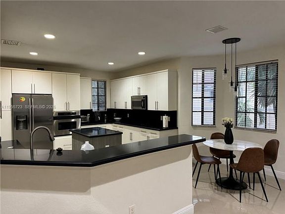 3rd image of 1547 Passion Vine Cir #1547