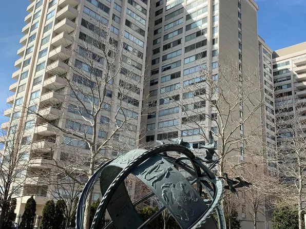 5500 Friendship Blvd APT 2218N, Chevy Chase, MD 20815