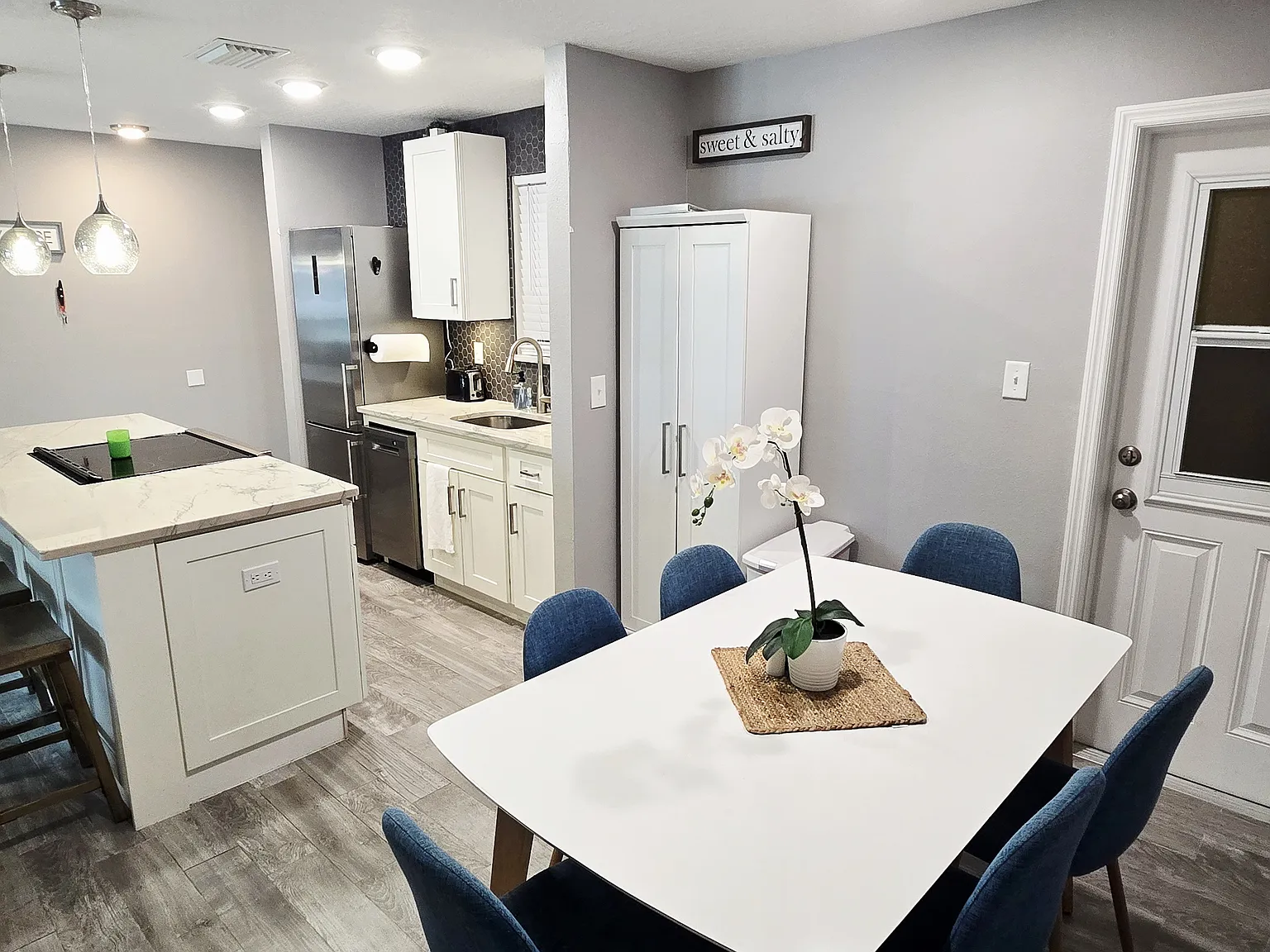 2 bed, 921 sqft, $2,100 — Photo 3