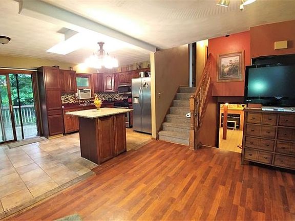 5th image of 315 Westland Ave