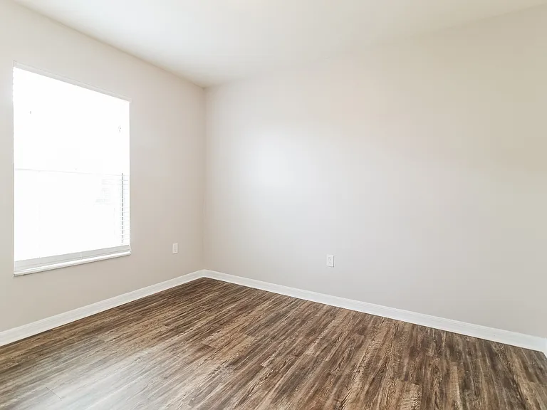 3802 35th St SW — Photo 8