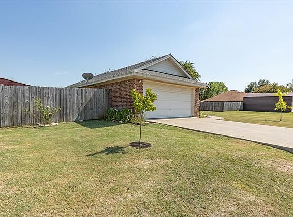 2nd image of 303 Hunterview Dr
