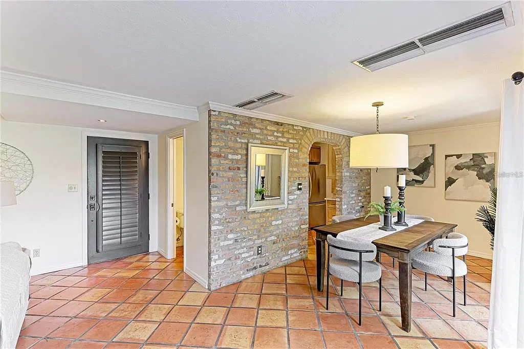 2 bed, 1.5 bath, 1122 sqft, $3,300 — Photo 3