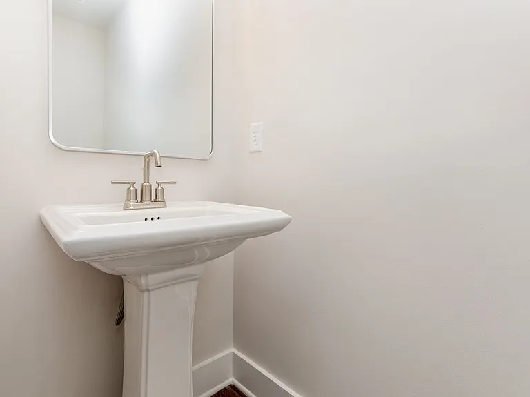 212 Mattoon St — Photo 7