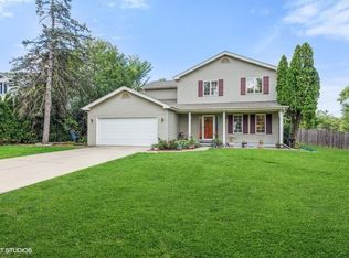 2142 N Summit St, Wheaton, IL 60187