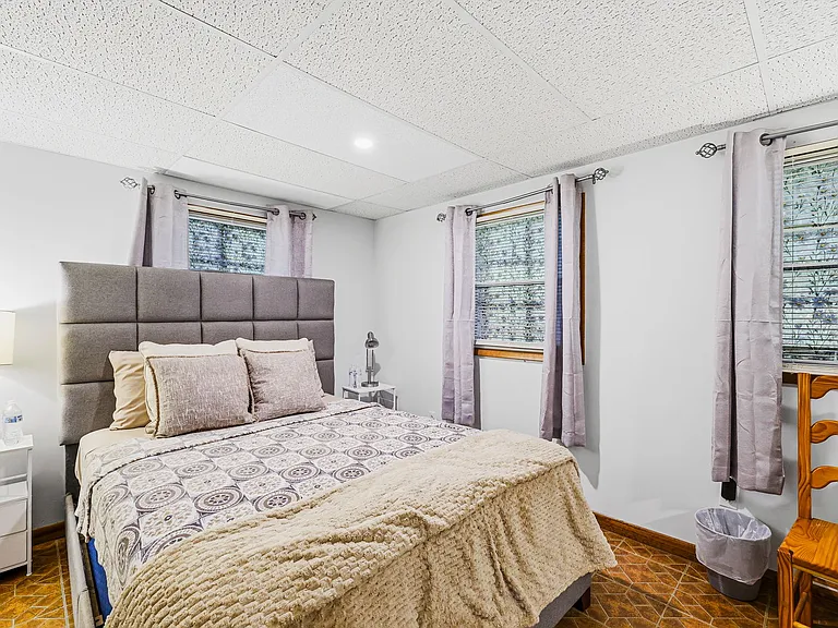 TERRACE LEVEL: Bedroom with Queen Bed