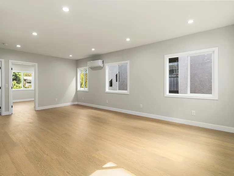 1827 E 4th St #18 — Photo 28