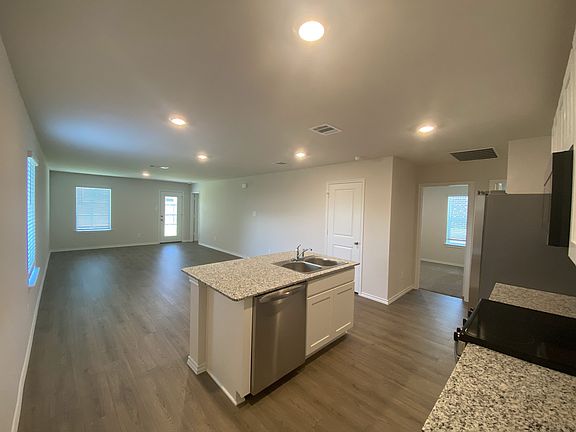 5th image of 1818 Potomac Ln
