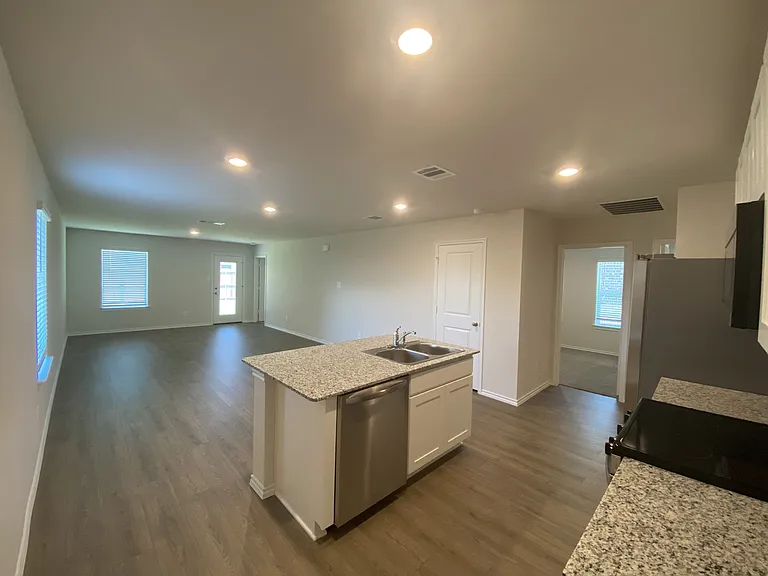 1818 Potomac Ln — Photo 5