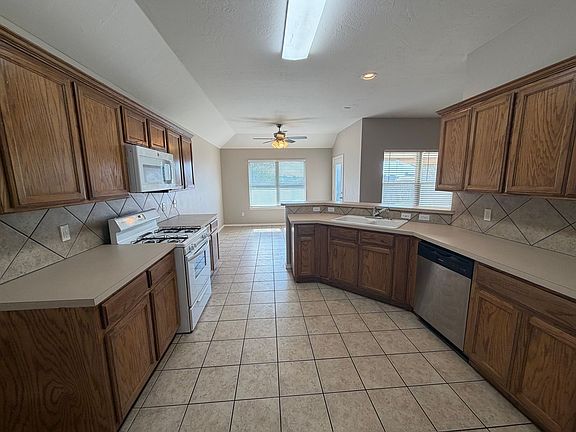 5th image of 411 S Pointe Ln
