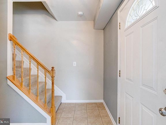 5th image of 7852 Centergate Ct
