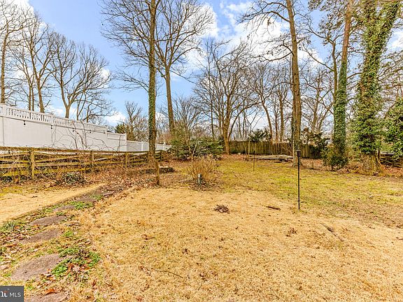 5th image of 625 Pine Dr