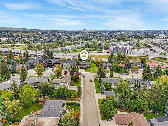 5th image of 2404 Sovereign Cres SW