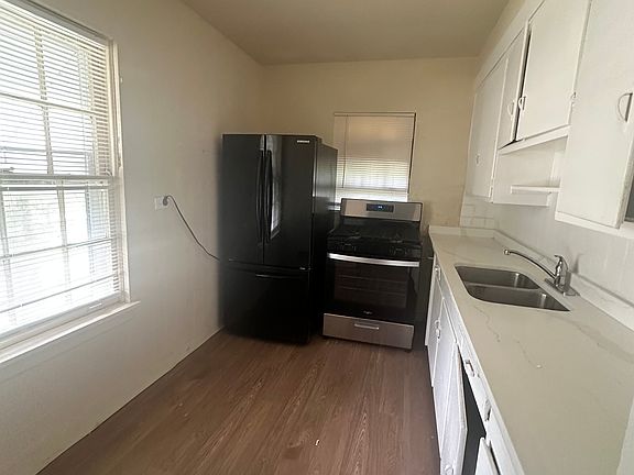 4th image of 305 W 16th St APT 2S