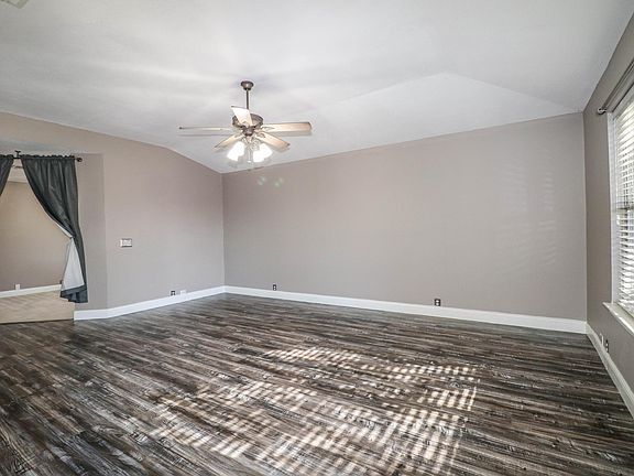 4th image of 2224 Tailburton Ct