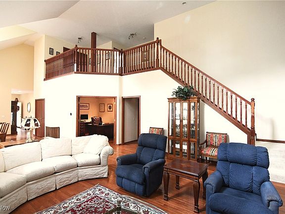 2nd image of 527 Cheswyck Ct
