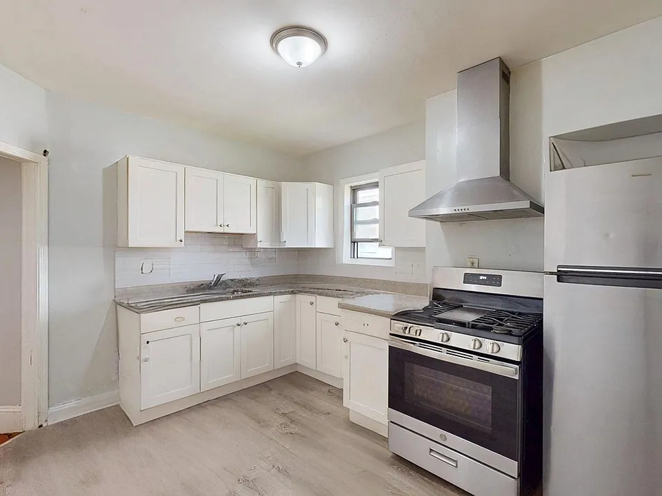 19 Chilcott Pl #1