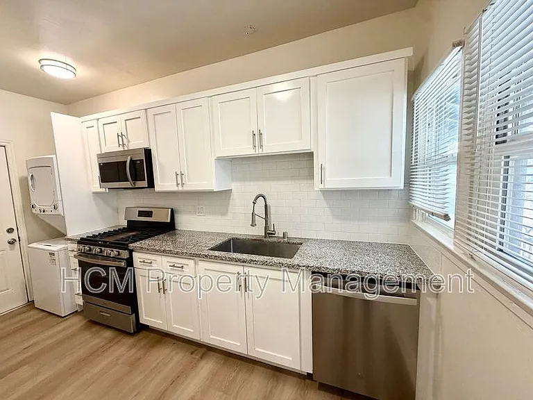 202 E Walnut St #218 — Photo 4