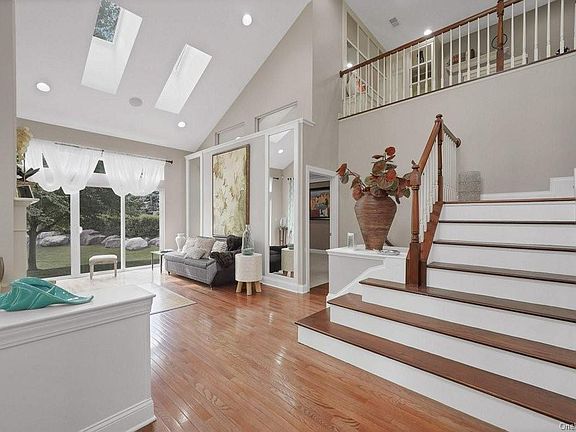 2nd image of 75 Fairways Dr