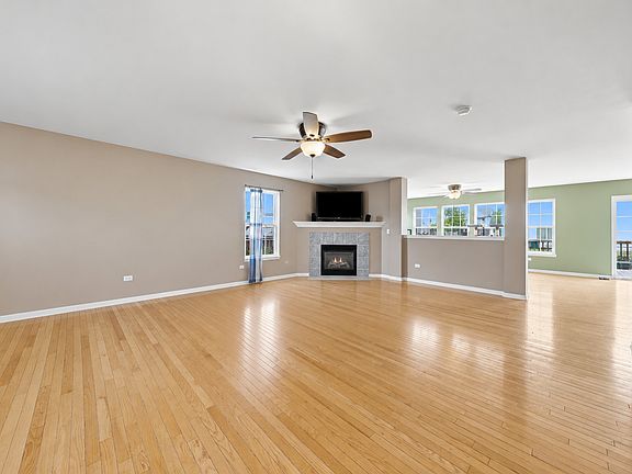 3rd image of 1006 Foxview Dr