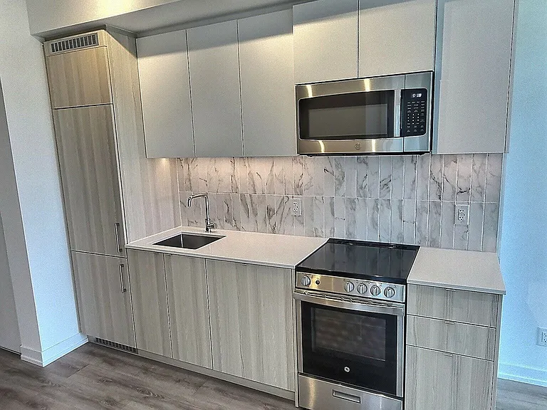 500 Dupont St #509 — Photo 6