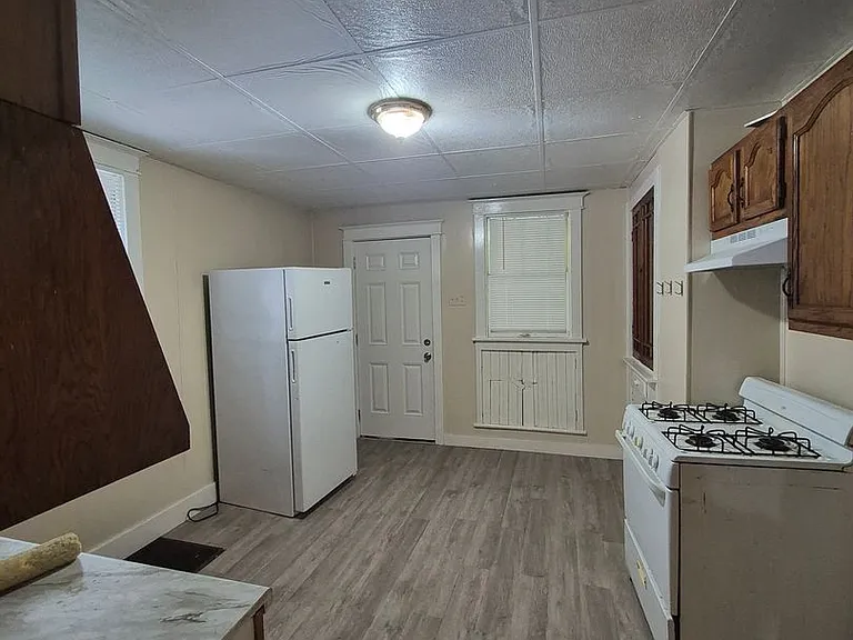 2140 Rose Bud Ave — Photo 6