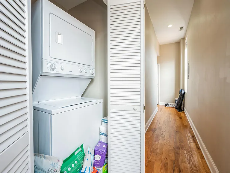 921 S Oakley Blvd #2 — Photo 11