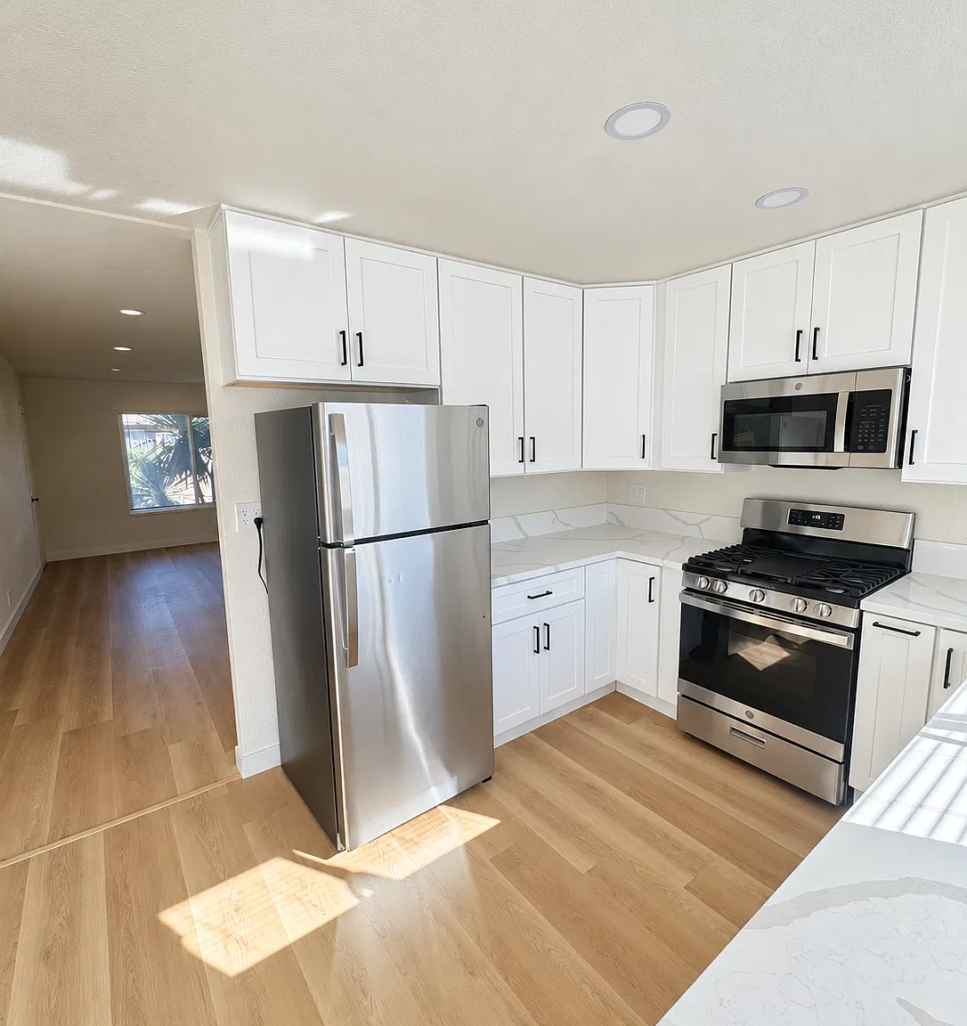 2 bed, 975 sqft, $2,450 — Photo 1