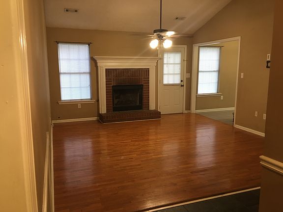 4th image of 795 Scenic Lake Dr
