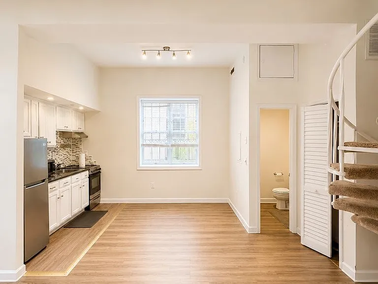 235 King St #6 — Photo 10