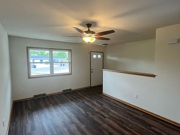 4th image of 1049-1051 Fir Ct