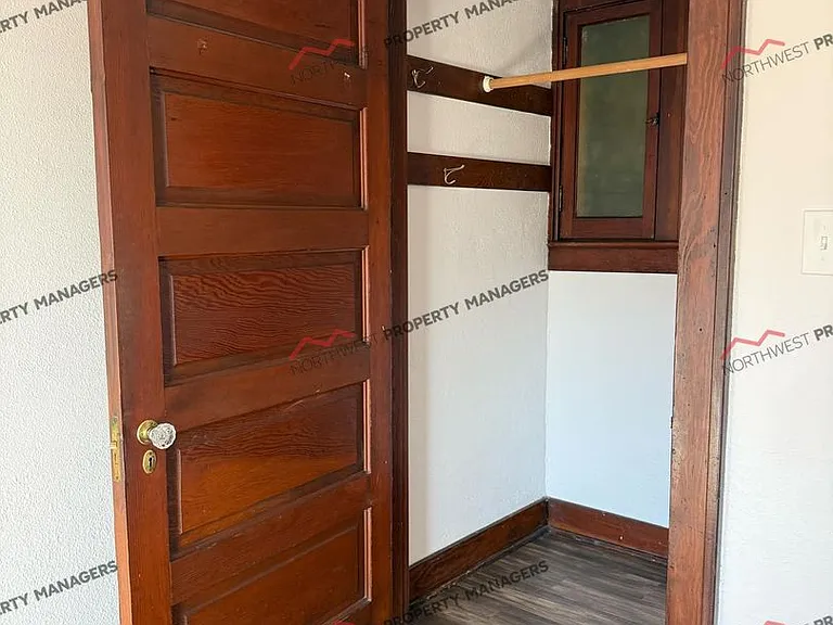 509 N Rock St — Photo 6