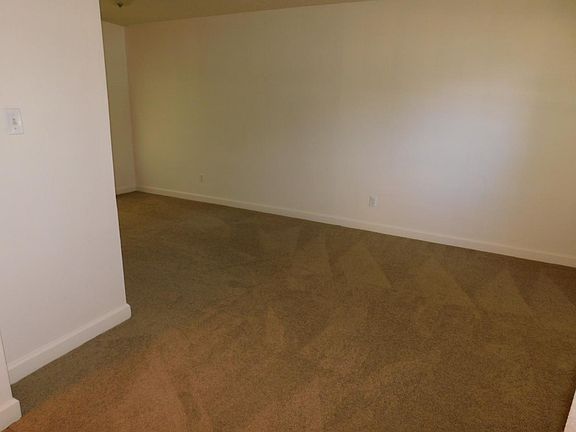 2nd image of 79 Skystone Ct