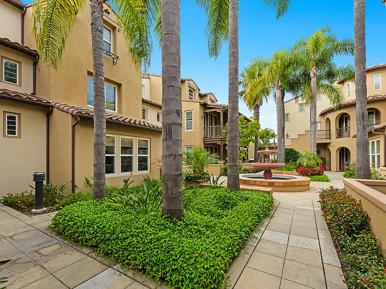 21261 Baeza Cir — Photo 39