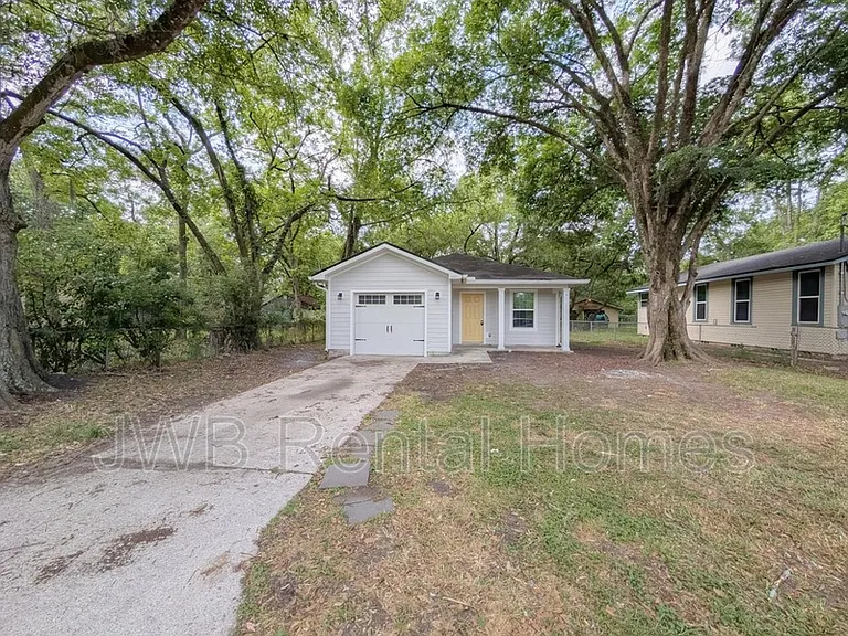 3352 Dillon St — Photo 15