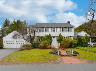 2 Pinewood Ln, Groveland, MA 01834