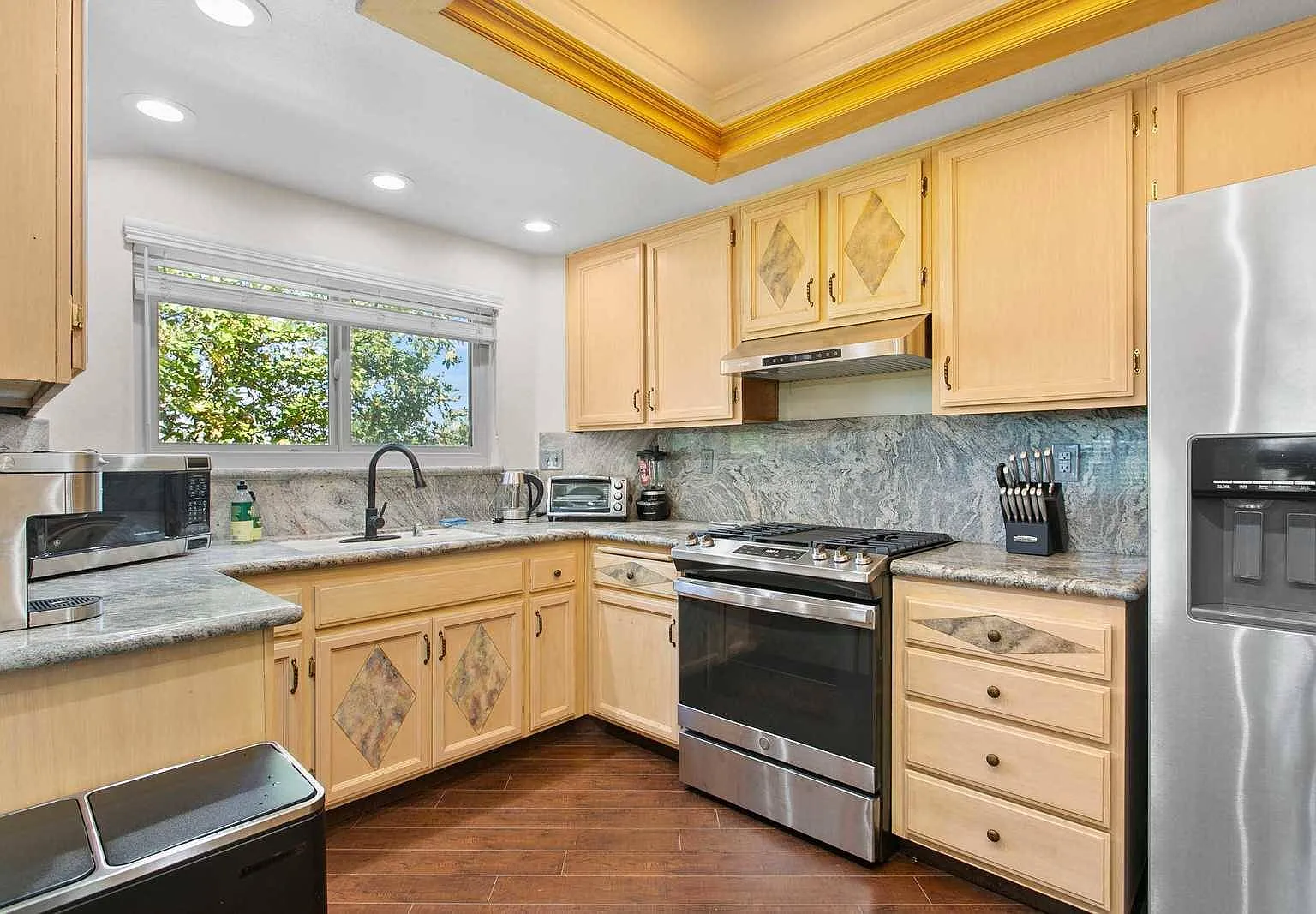 4 bed, 2010 sqft, $6,600 — Photo 4