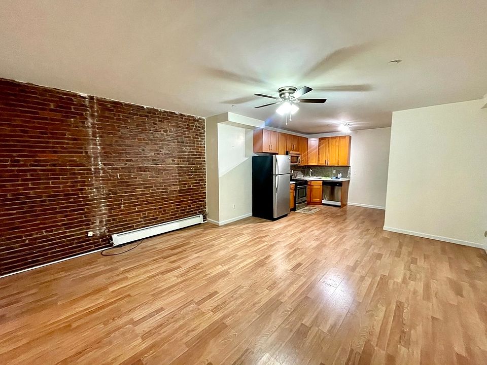 1st image of 214 Hoyt St #2