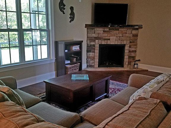 4th image of 1836 Cambria Drive #B