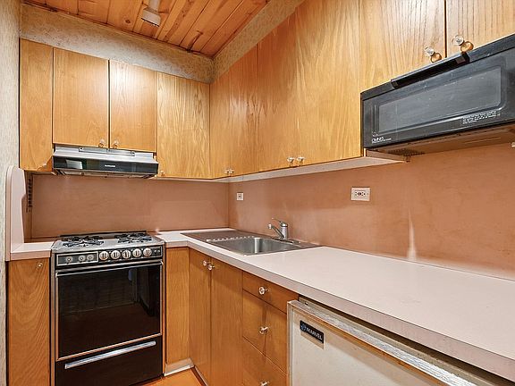 5th image of 350 Bleecker St APT 2M