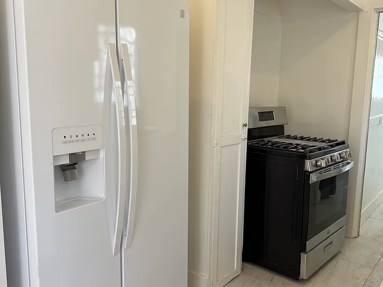 1326 N Serrano Ave #1326 — Photo 8