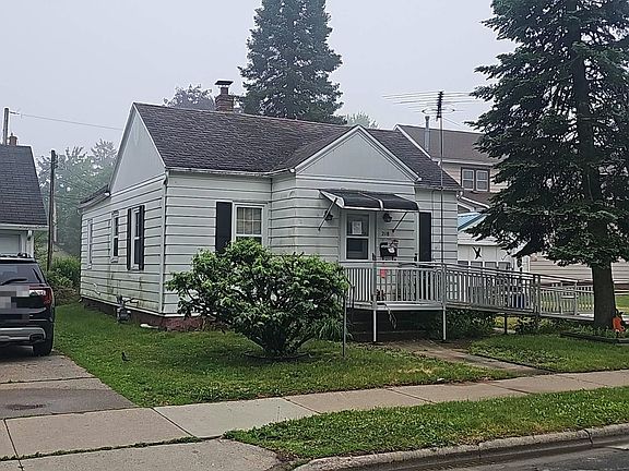 3rd image of 218 S Lincoln St